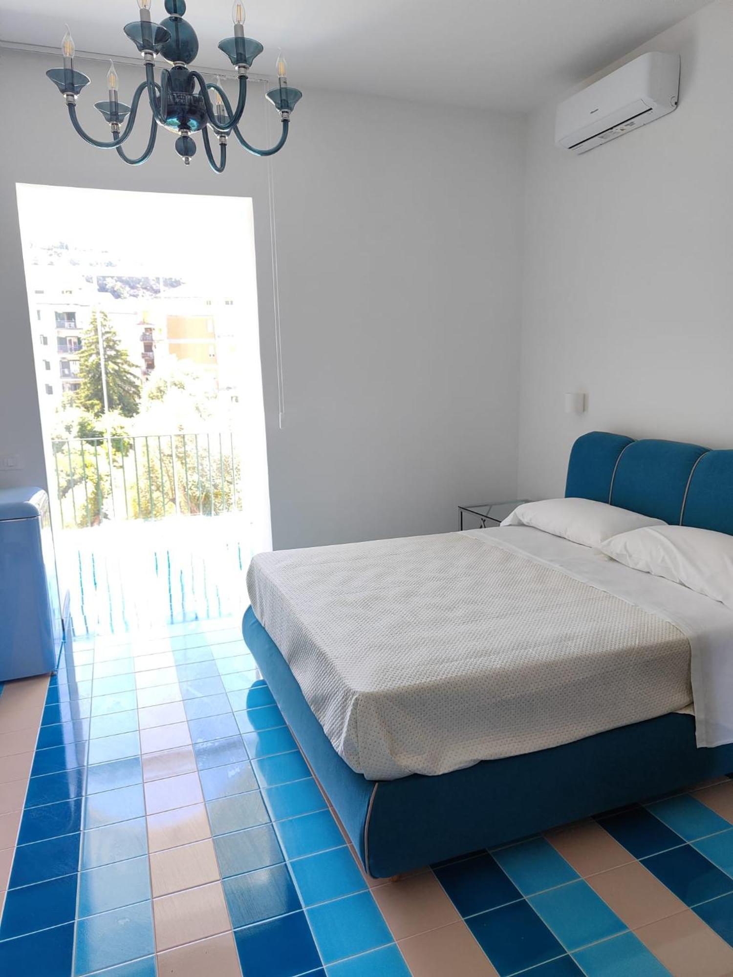 Casa Enzina Hotel Sorrento Luaran gambar