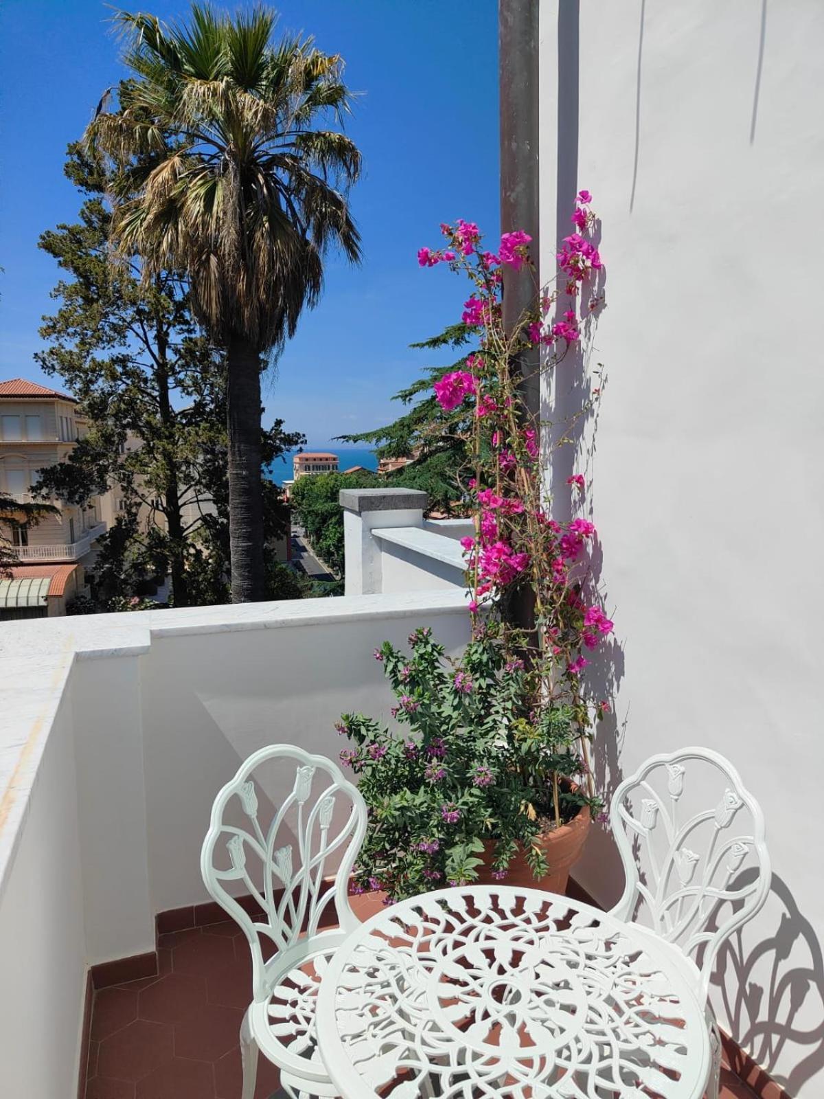 Casa Enzina Hotel Sorrento Luaran gambar