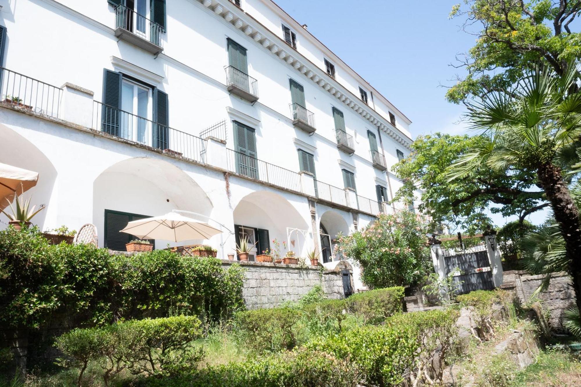 Casa Enzina Hotel Sorrento Luaran gambar